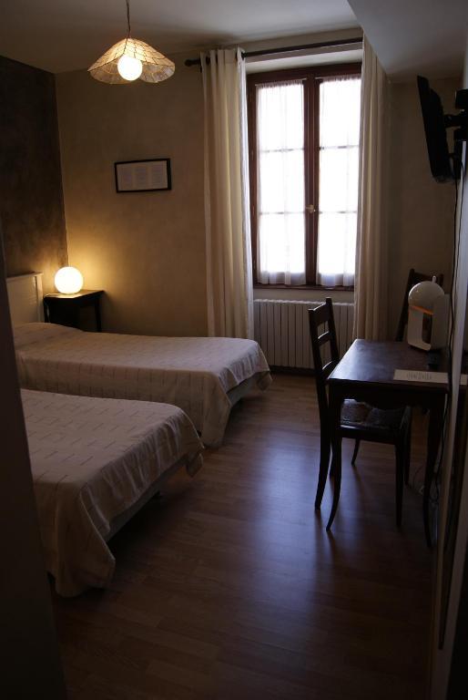 Logis Hotel De La Paix - Tournus Habitación foto